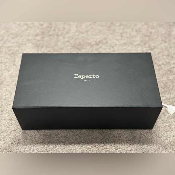 Repetto Black Flats Elegant Loafers